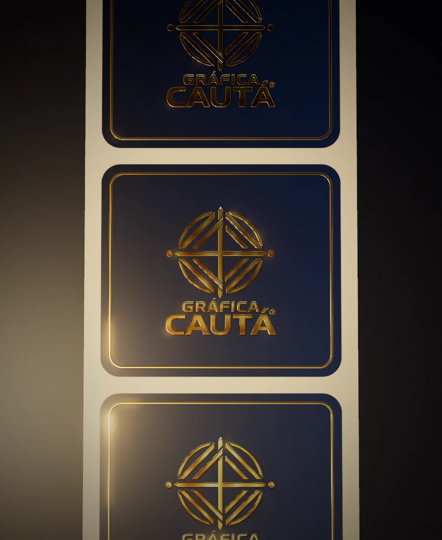 Rótulo navy com o logotipo da Gráfica Cautá em hot stamping dourado, em close na bobina.